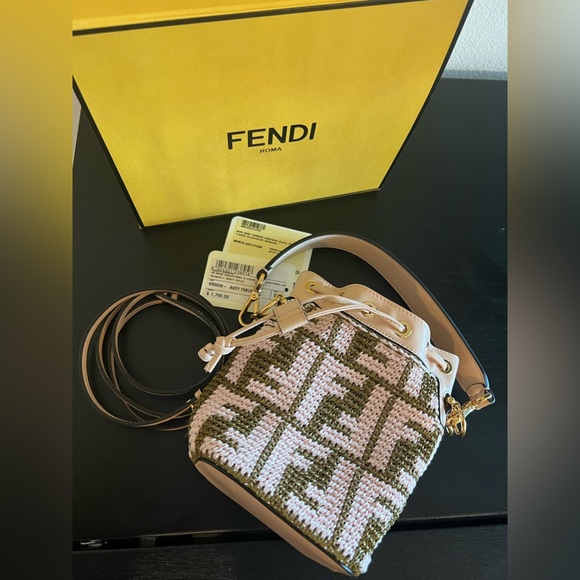 FENDI Raffia Vitello Crochet Mini Mon Tresor Bucket Bag Natural Light Rose - Picture 2 of 6